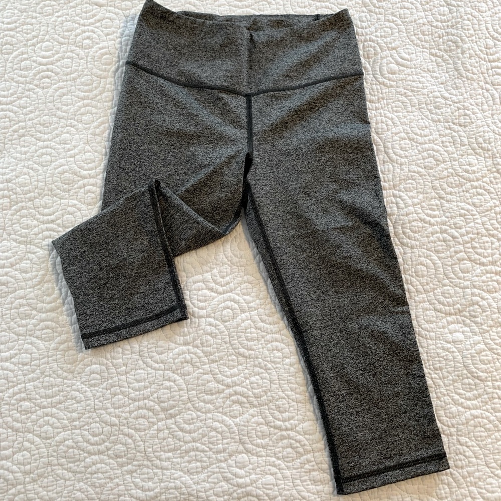 ✨3/$25✨ Victoria’s Secret VSX Sport Capri Leggings Sz XS